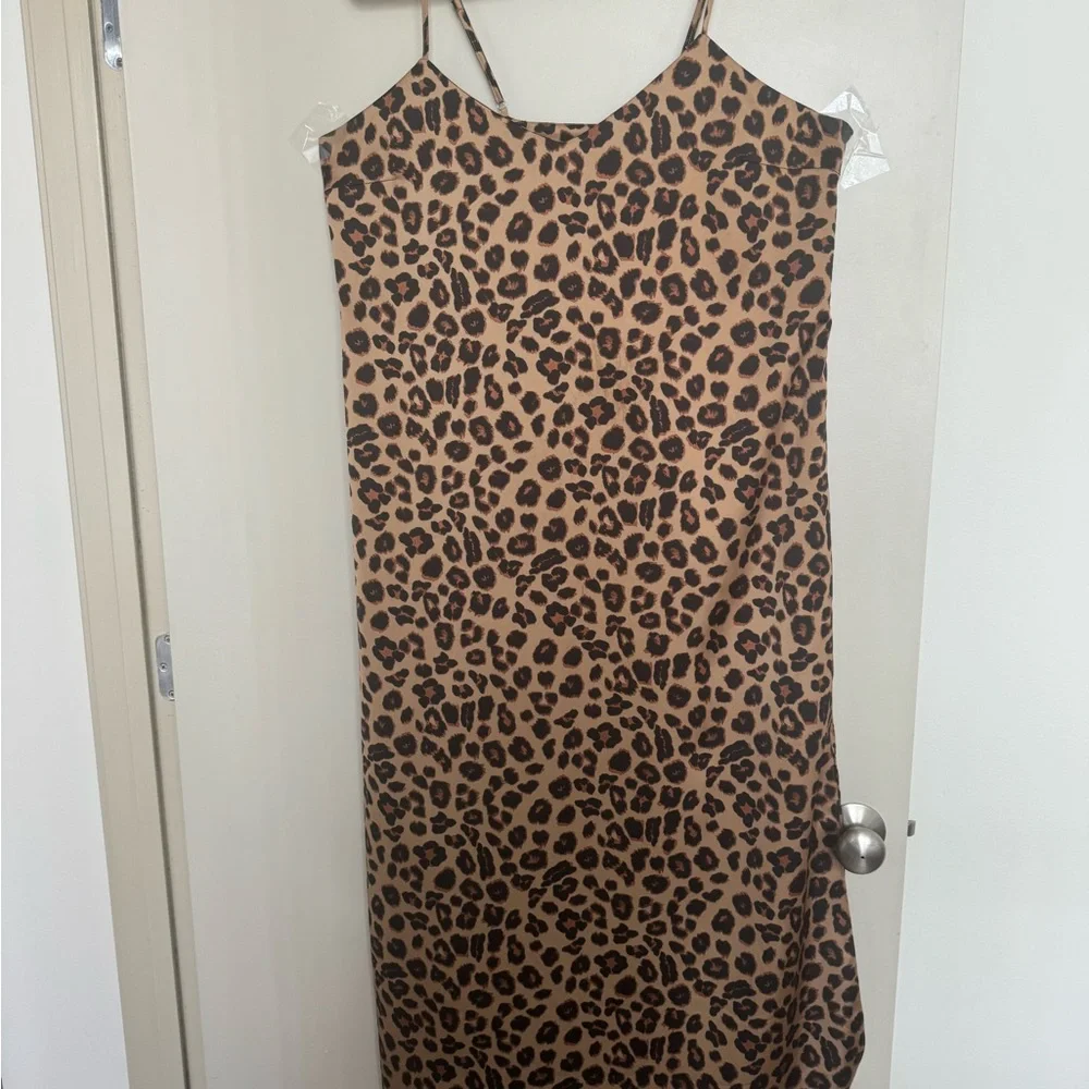 Gibson Latimer Leopard Print Satin Dress - Picture 2 of 9
